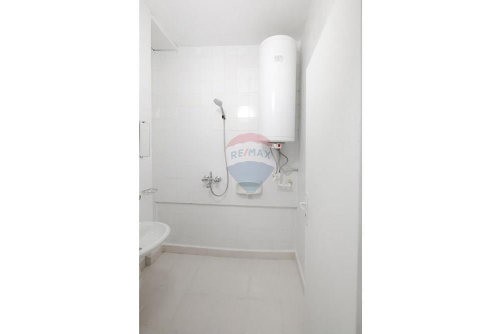 Апартамент - Под наем - гр. Варна, Област Варна, България - баня 02 .jpg - 360301017-95