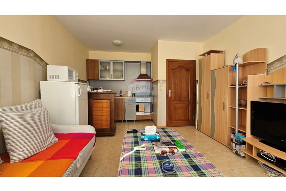 Апартамент - За продажба - с. Топола, Област Добрич, България - viber_image_2025-07-03_11-38-09-205.jpg - Всекидневна - 360511006-295