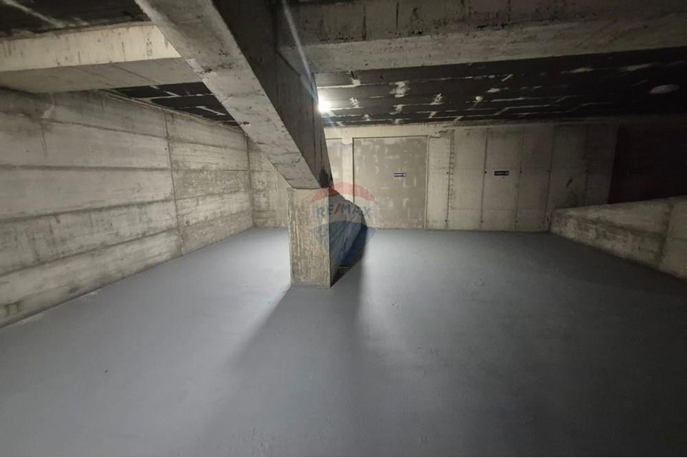 Апартамент - Под наем - гр. Варна, Област Варна, България - WhatsApp Image 2025-10-28 at 10.43.06_353c89a1.jpg - Гараж - 360511004-162