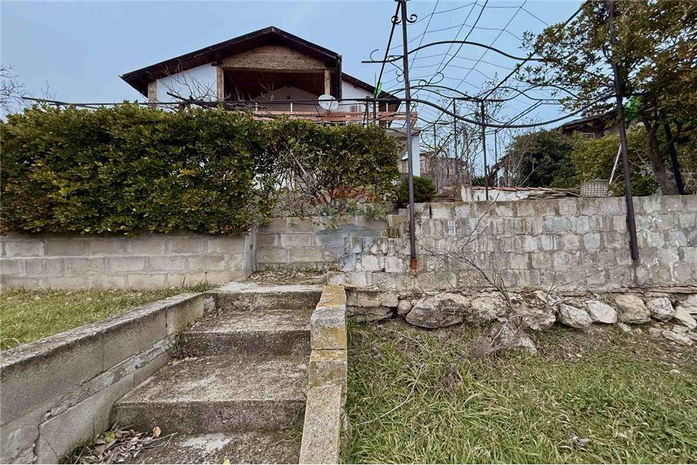 Вила - За продажба - гр. Варна, Област Варна, България - Озеленен, терасиран и аранжиран двор - Двор - 360321025-286