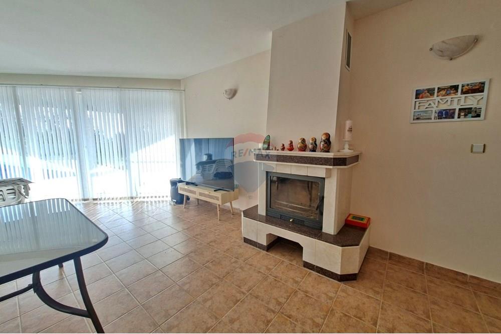 Селска къща - За продажба - с. Соколово, Област Добрич, България - 15.jpg - Всекидневна - 360321001-530