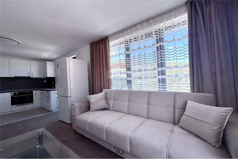 Апартамент - За продажба - гр. Варна, Област Варна, България - Слънчева всекидневна и трапезария с кухненски бокс с частична морска гледка и изход към обща открита панорамна тераса - Всекидневна/Трапезария - 360321025-247