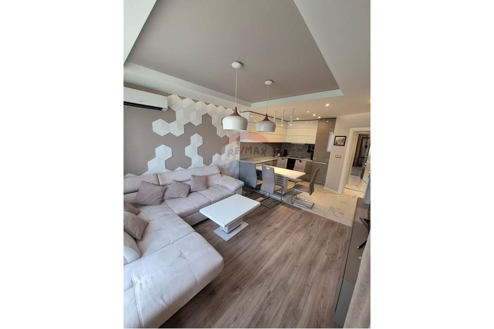 Апартамент - За продажба - гр. София, Област София град, България - Холл .jpg - 360501015-16