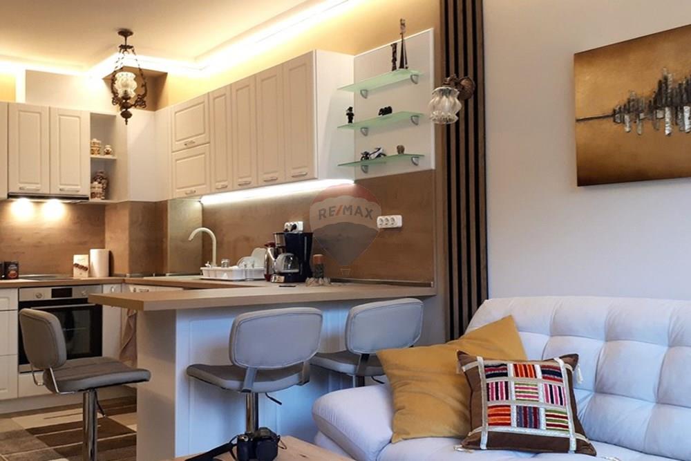 Апартамент - Под наем - гр. Варна, Област Варна, България - viber_image_2024-10-14_13-16-14-379.jpg - Всекидневна/Трапезария - 360391034-52