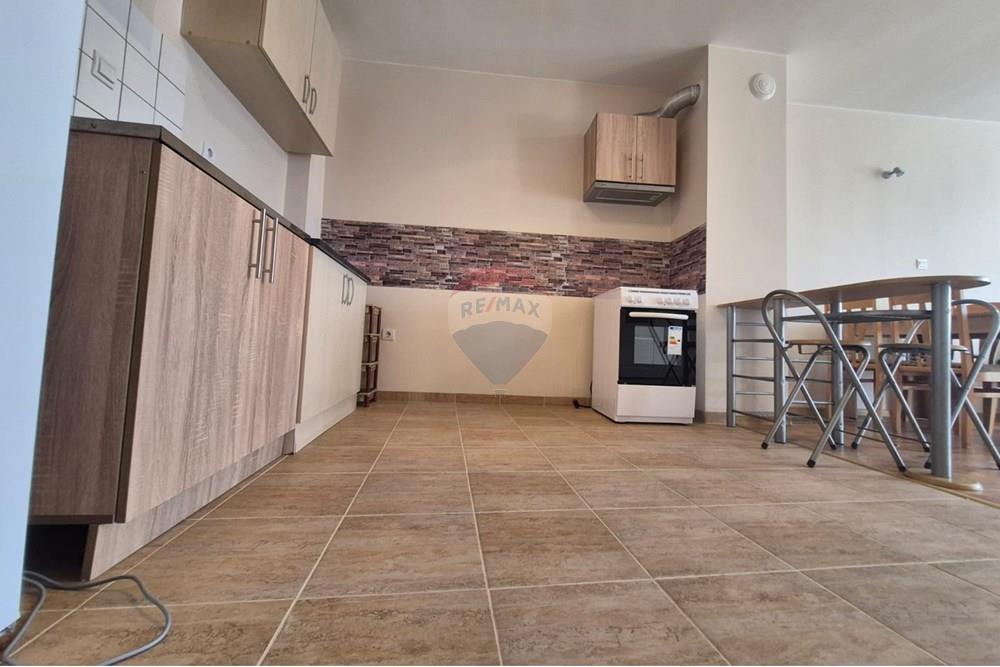 Апартамент - Под наем - гр. Варна, Област Варна, България - Изображение от WhatsApp на 2025-10-28 в 12.30.30_1acdba46.jpg - Кухня - 360511013-84