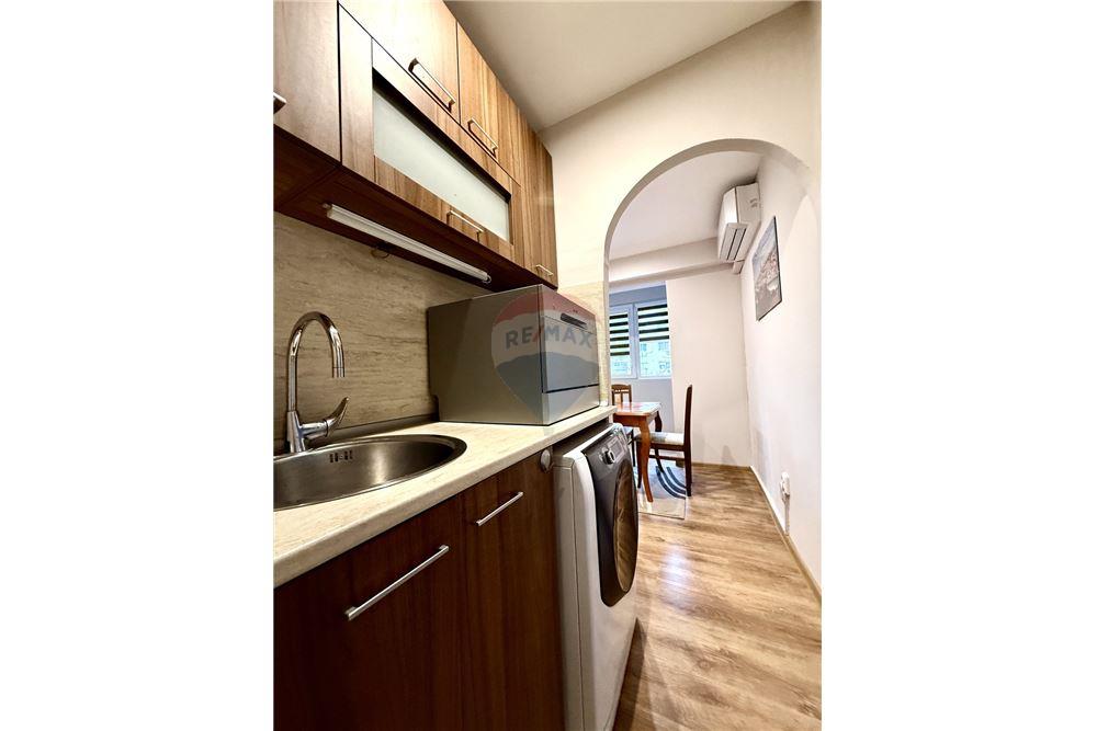 Апартамент - За продажба - гр. Варна, Област Варна, България - Просторен Г – образен коридор - Коридор - 360321025-274