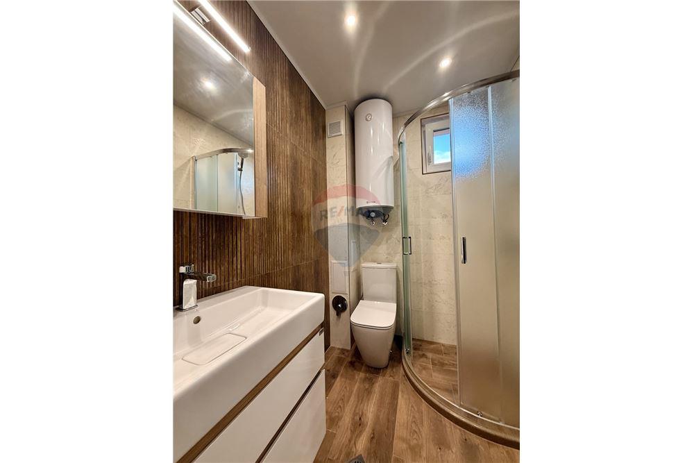 Апартамент - За продажба - гр. Варна, Област Варна, България - Просторна баня и тоалетна в едно помещение - Баня - 360321025-272