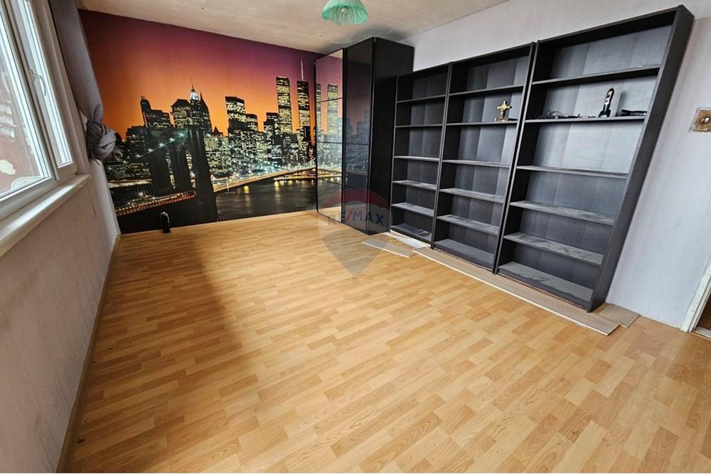 Апартамент - За продажба - гр. Варна, Област Варна, България - viber_image_2025-10-13_12-32-19-533.jpg - Всекидневна - 360391034-50