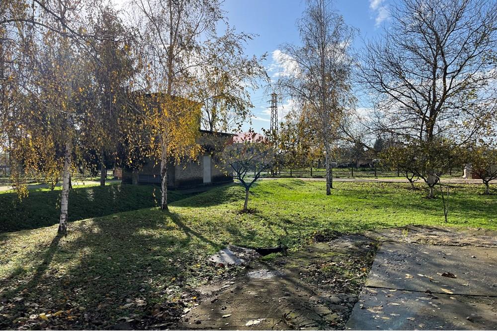 Фабрика - За продажба - с. Полковник Ламбриново, Област Силистра, България - двор 7.jpg - 360321028-142