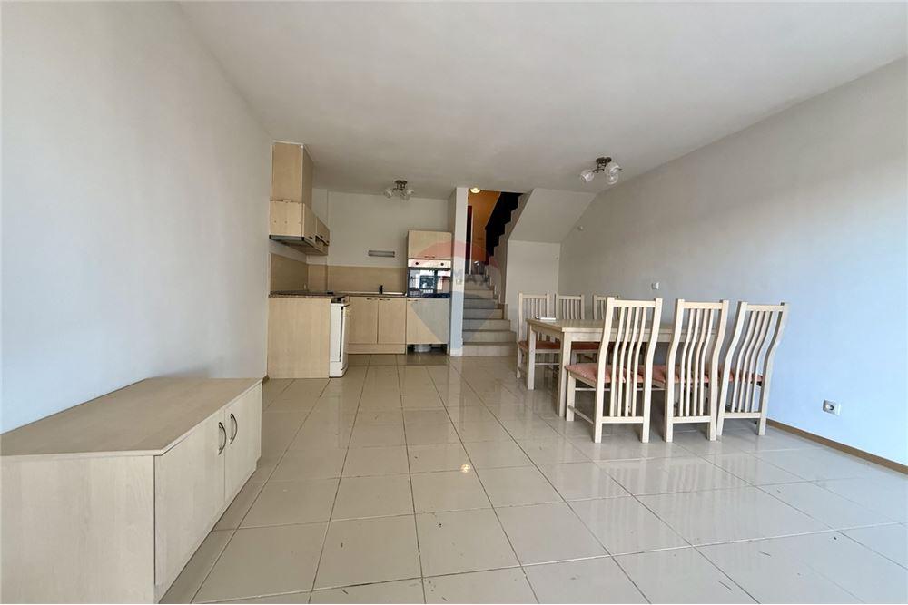 Апартамент - За продажба - с. Рогачево, Област Добрич, България - Просторна всекидневна с кухненски бокс и трапезария с изход към веранда тип английски двор/ ниво 1 - Всекидневна/Трапезария - 360321025-273