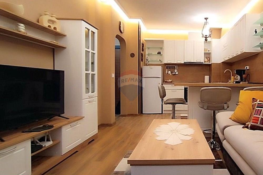 Апартамент - Под наем - гр. Варна, Област Варна, България - viber_image_2024-10-14_13-16-44-572.jpg - Всекидневна/Трапезария - 360391034-52