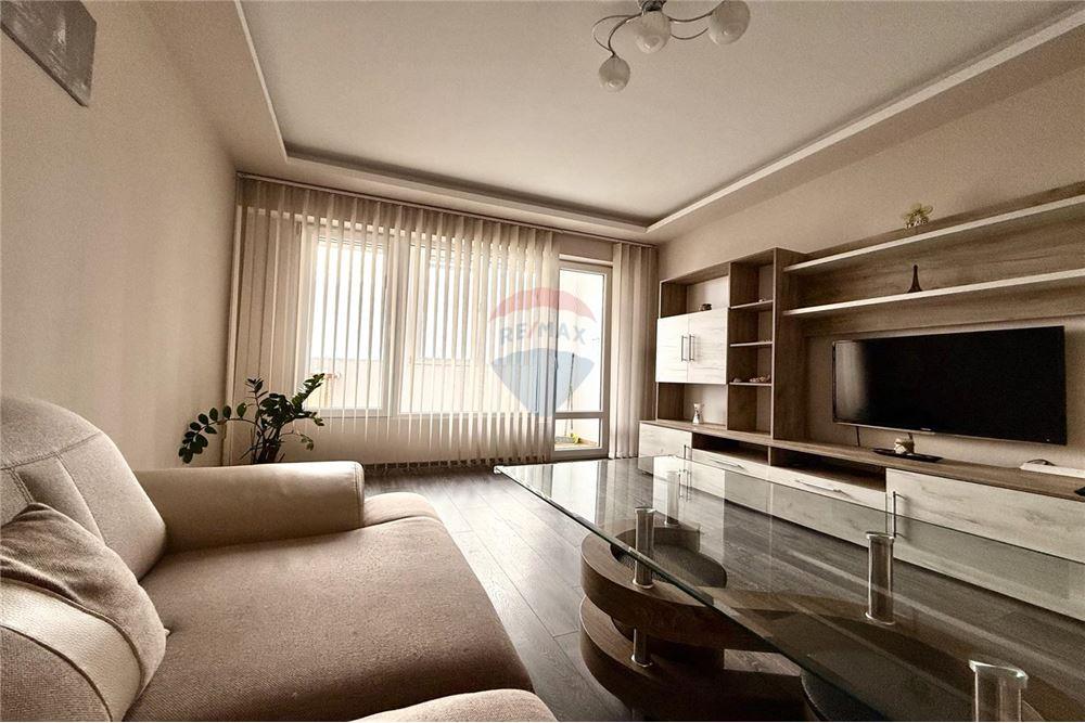 Апартамент - За продажба - гр. Варна, Област Варна, България - Просторна всекидневна с изход към закрита югозападна тераса - Всекидневна - 360321025-274