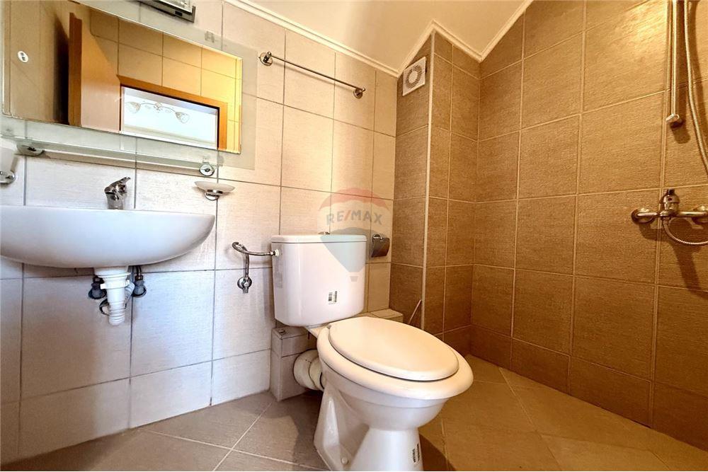 Апартамент - За продажба - с. Рогачево, Област Добрич, България - Баня и тоалетна в едно помещение към втора спалня/ ниво 3 - Баня - 360321025-273