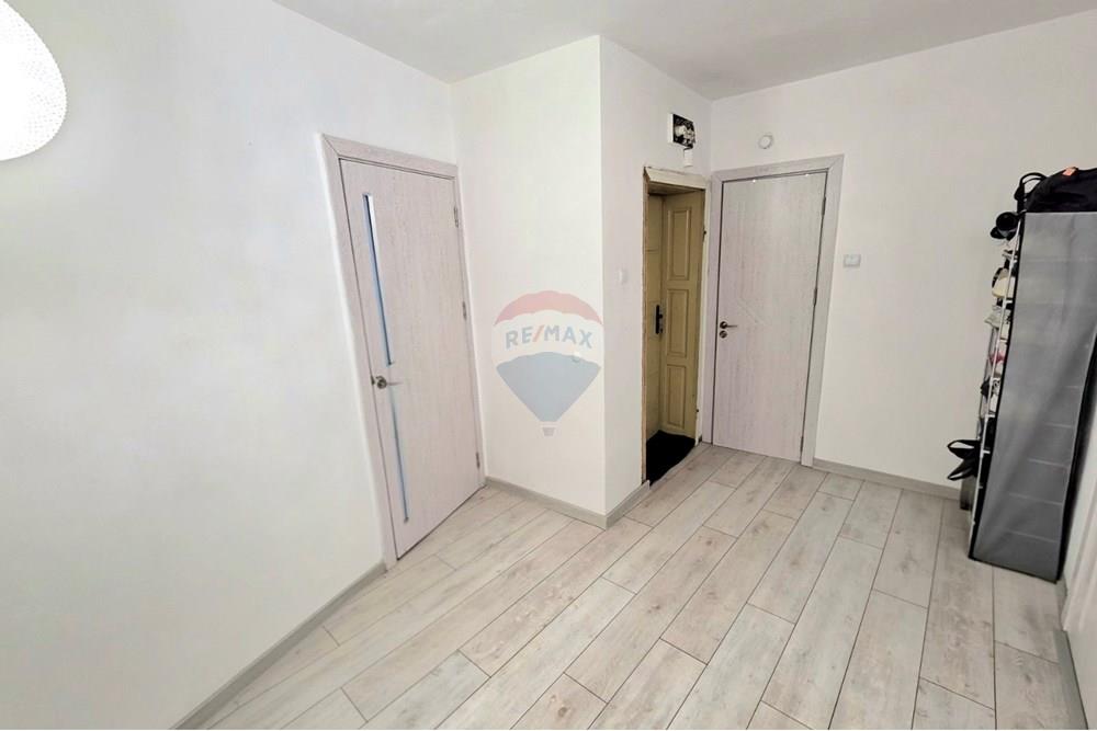 Мезонет - За продажба - гр. Варна, Област Варна, България - viber_image_2025-12-22_16-05-24-487.jpg - Коридор - 360511018-25