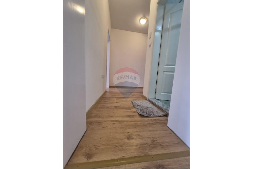 Апартамент - Под наем - гр. Варна, Област Варна, България - Изображение от WhatsApp на 2025-10-28 в 12.30.15_e499b7aa.jpg - Коридор - 360511013-84