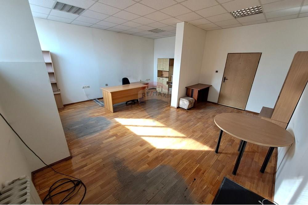 Индустриална сграда - Под наем - гр. Русе, Област Русе, България - 20251021_141154.JPG - 360451036-38