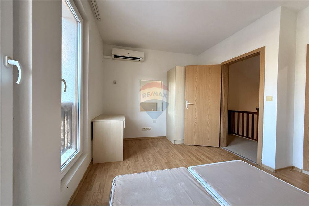 Апартамент - За продажба - с. Рогачево, Област Добрич, България - Втора спалня с баня и тоалетна в едно помещение към нея/ ниво 3 - Спалня - 360321025-273