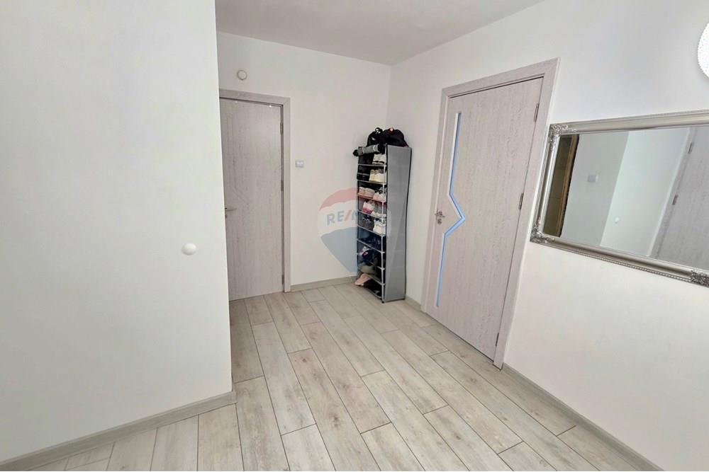 Мезонет - За продажба - гр. Варна, Област Варна, България - viber_image_2025-12-22_16-05-24-515.jpg - Коридор - 360511018-25