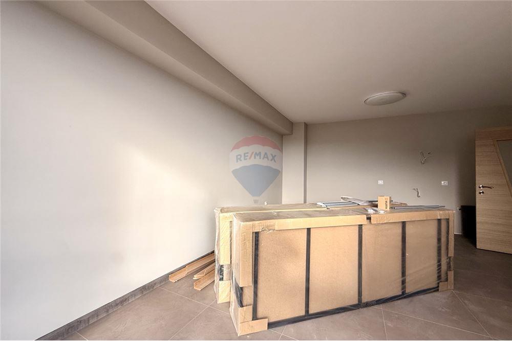 Апартамент - За продажба - гр. Варна, Област Варна, България - Слънчева всекидневна с кухненски бокс с изход към просторна открита тераса с гледка към морето - Всекидневна/Трапезария - 360321025-272