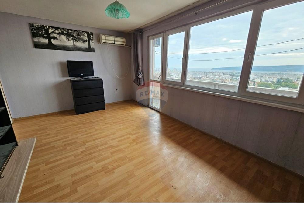 Апартамент - За продажба - гр. Варна, Област Варна, България - viber_image_2025-10-13_12-32-19-734.jpg - Всекидневна - 360391034-50