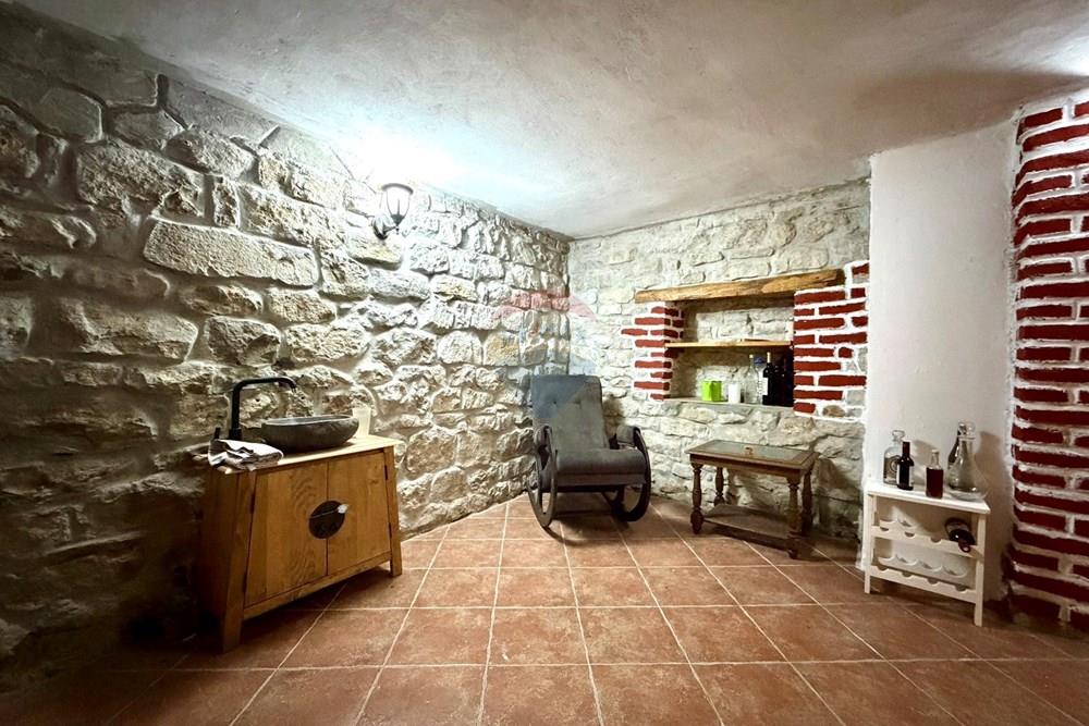 Градска къща - За продажба - гр. Горна Оряховица, Област Велико Търново, България - viber_изображение_2026-02-01_12-32-09-047.jpg - 360431008-421