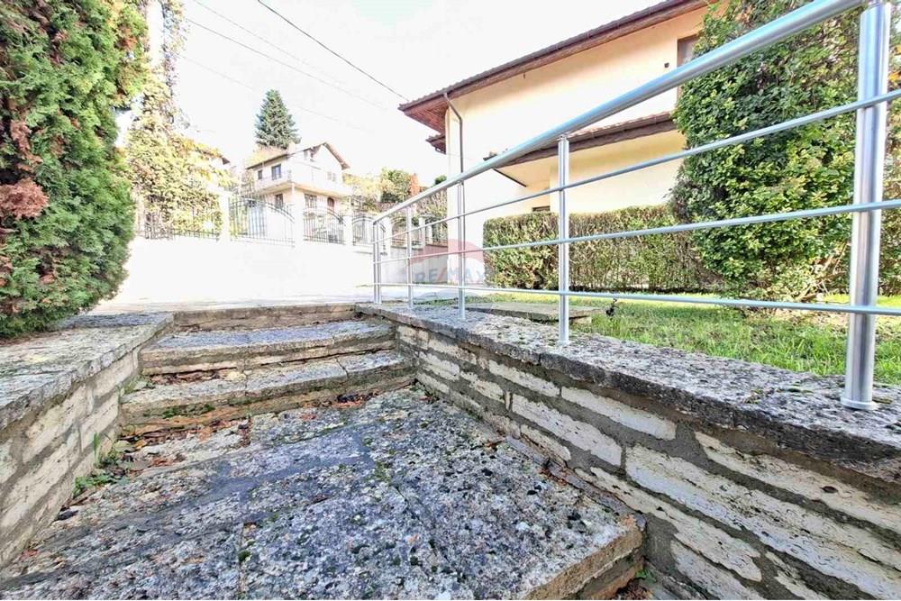 Градска къща - За продажба - гр. Балчик, Област Добрич, България - 22.jpg - Двор - 360321001-522