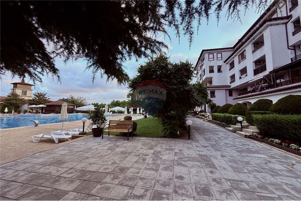 Апартамент - За продажба - с. Рогачево, Област Добрич, България - Озеленен и аранжиран двор - Двор - 360321025-273