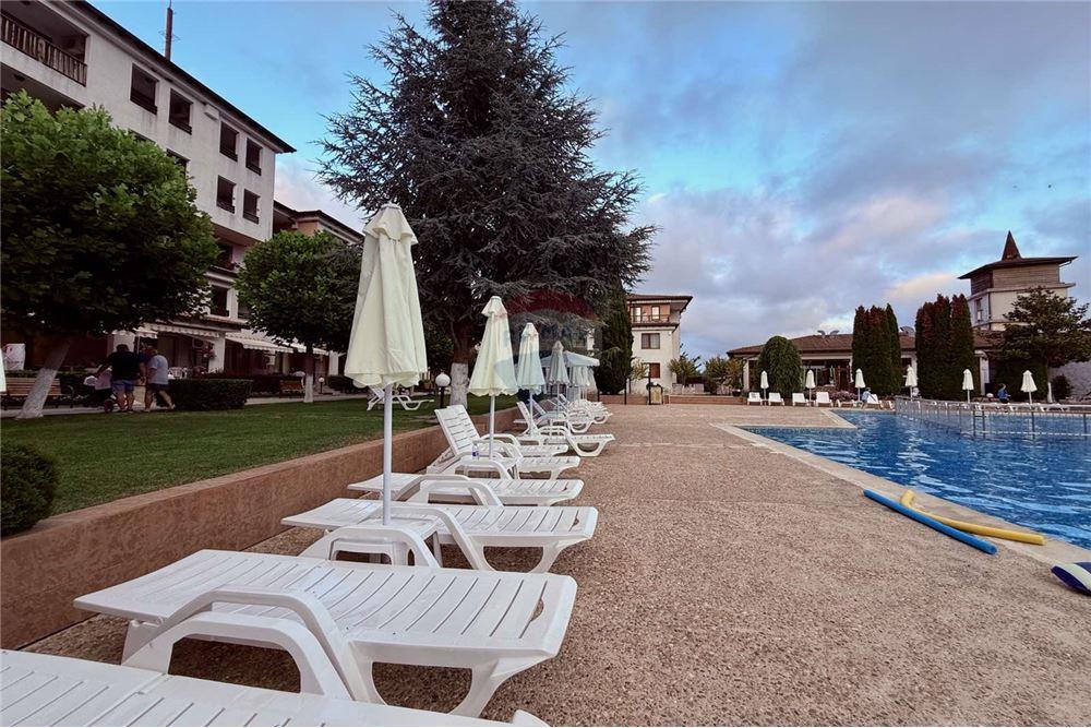 Апартамент - За продажба - с. Рогачево, Област Добрич, България - Озеленен и аранжиран двор - Двор - 360321025-273