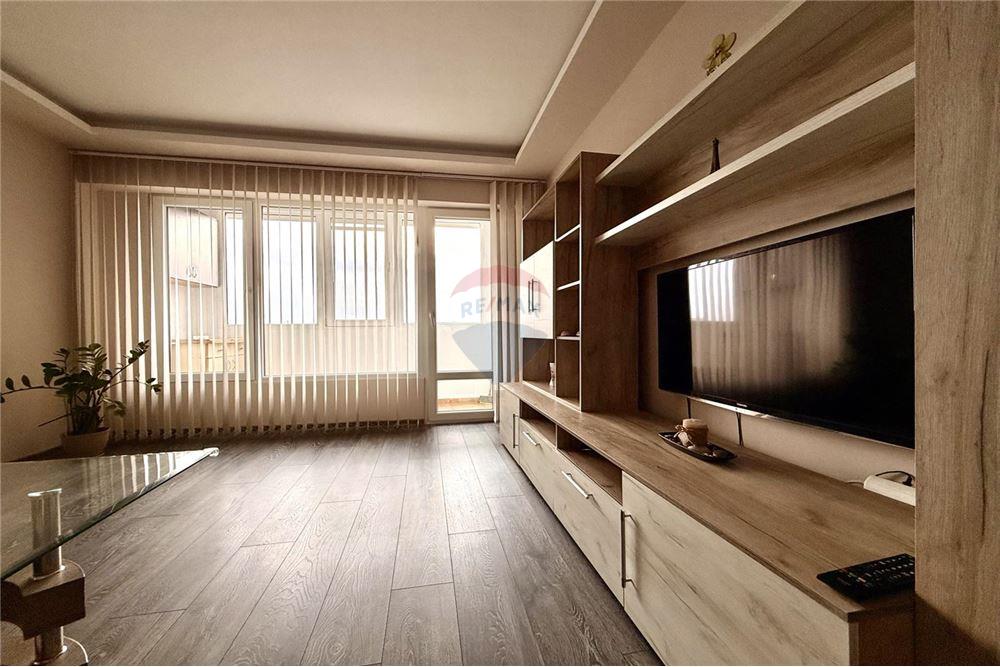 Апартамент - За продажба - гр. Варна, Област Варна, България - Просторна всекидневна с изход към закрита югозападна тераса - Всекидневна - 360321025-274