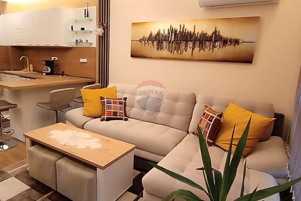 Апартамент - Под наем - гр. Варна, Област Варна, България - viber_image_2024-10-14_13-16-45-642.jpg - Всекидневна/Трапезария - 360391034-52