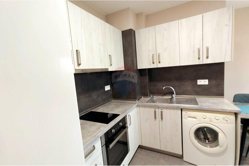 Апартамент - Под наем - гр. Варна, Област Варна, България - viber_изображение_2025-10-27_12-26-40-409.jpg - Кухня към всекидневната - 360511019-1