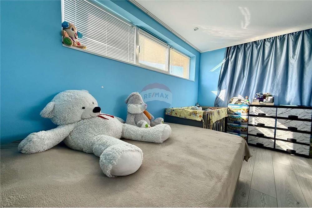 Condo/Apartment - For Sale - гр. Балчик, Област Добрич, Болгария - Първа спалня с баня и тоалетна в едно помещение към нея - Bedroom - 360321025-229