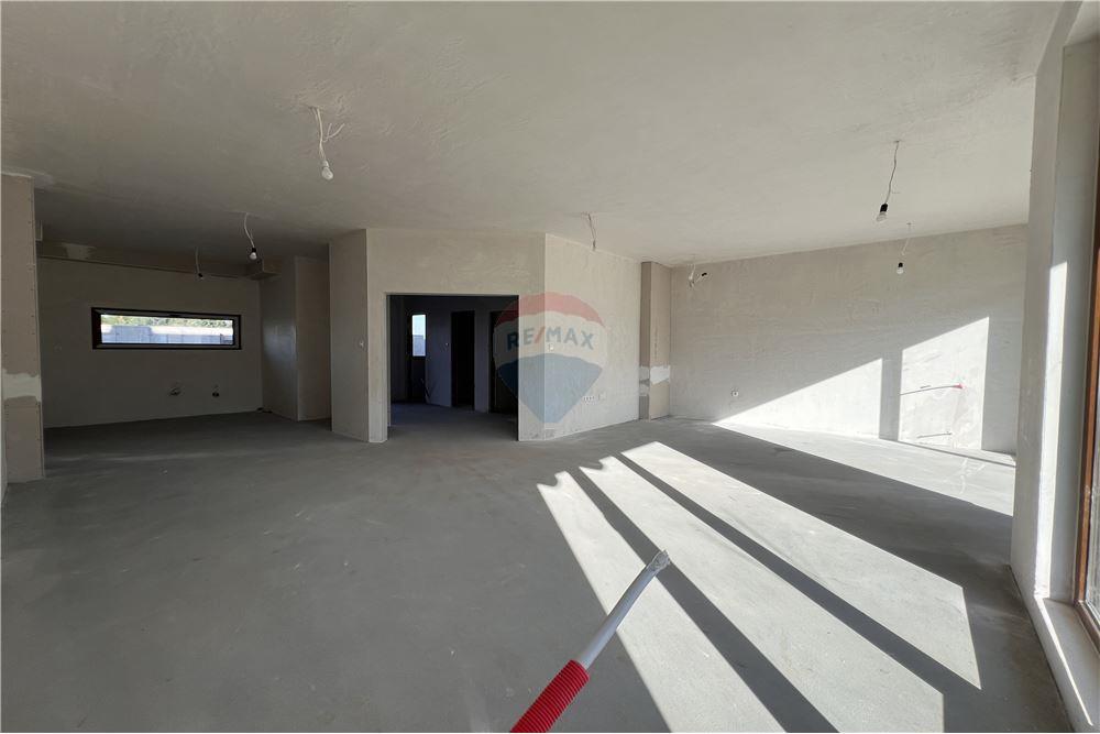 Градска къща - За продажба - гр. София, Област София град, България - 38 - 360241007-97