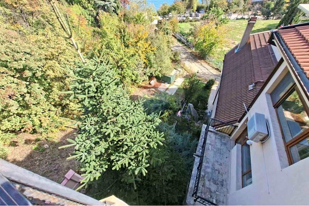 Хотел - За продажба - к.к. Чайка, Област Варна, България - viber_изображение_2025-11-03_09-27-31-162.jpg - Двор - 360321001-517