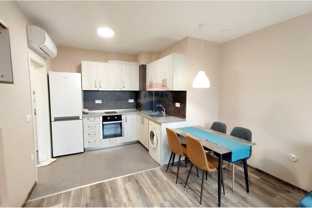 Апартамент - Под наем - гр. Варна, Област Варна, България - viber_изображение_2025-10-27_12-15-26-192.jpg - Кухня към всекидневната - 360511019-1