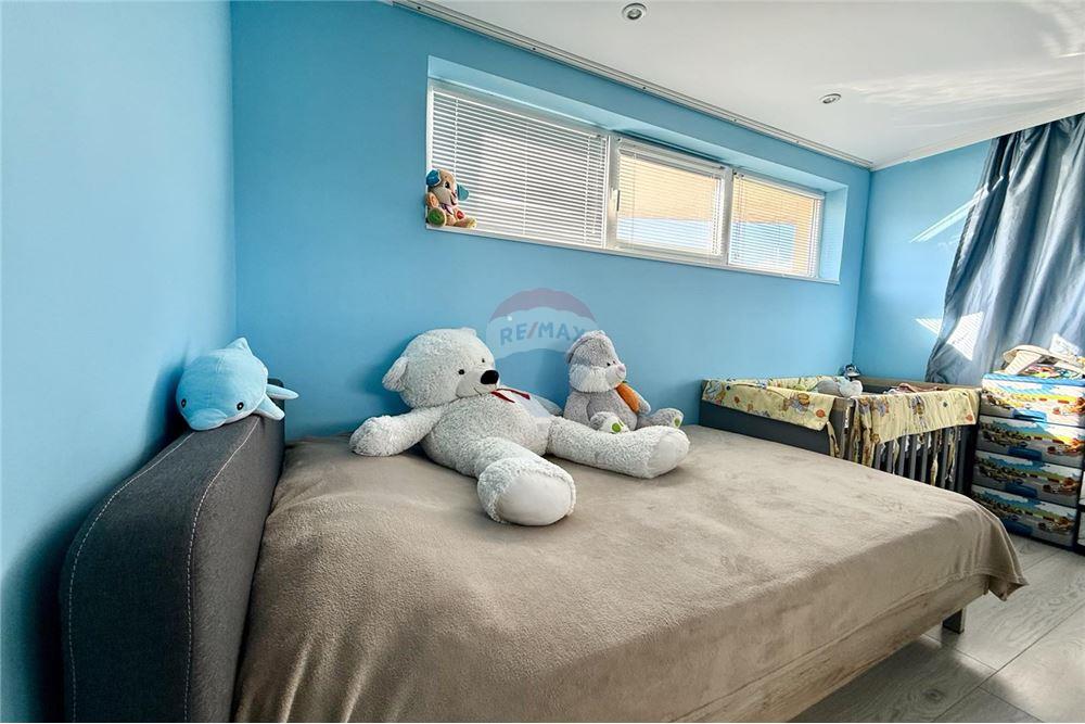 Condo/Apartment - For Sale - гр. Балчик, Област Добрич, Болгария - Първа спалня с баня и тоалетна в едно помещение към нея - Bedroom - 360321025-229