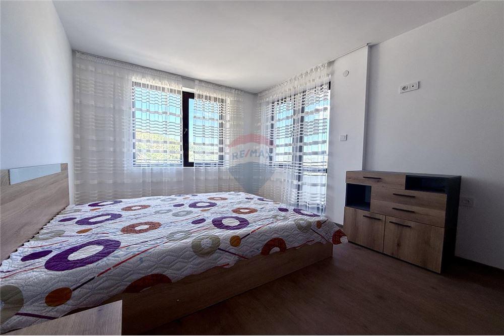 Апартамент - За продажба - гр. Варна, Област Варна, България - Родителска спалня с изход към обща открита тераса с панорамна горска гледка - Родителска спалня - 360321025-247