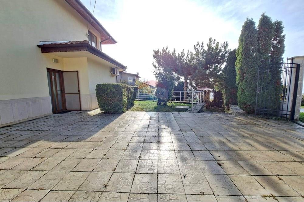 Градска къща - За продажба - гр. Балчик, Област Добрич, България - 04.jpg - Двор - 360321001-522