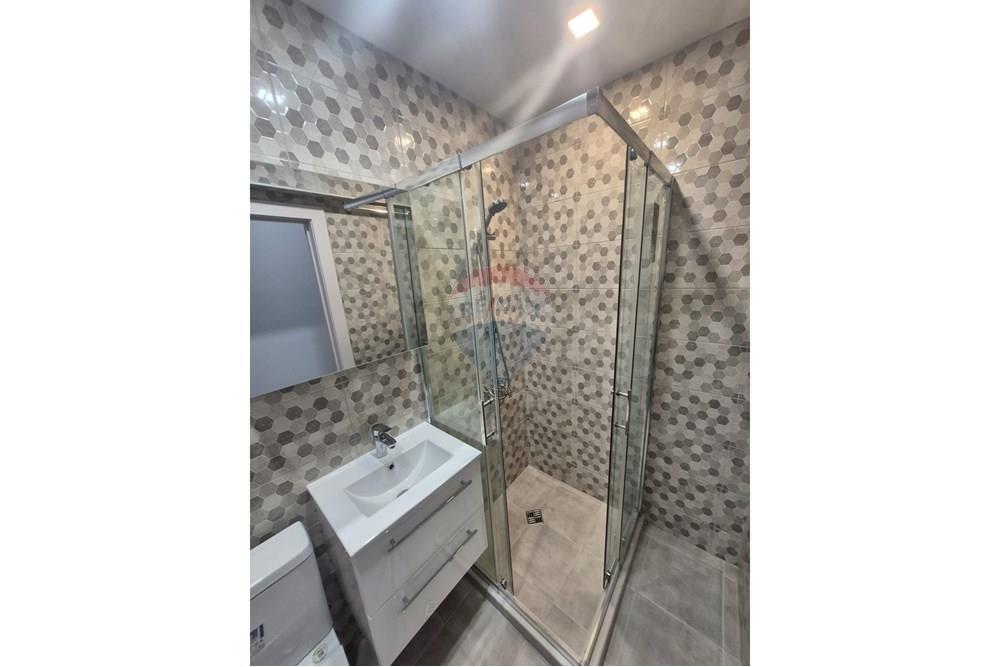 Апартамент - Под наем - гр. Варна, Област Варна, България - WhatsApp Image 2025-10-28 at 10.43.32_e1f1c353.jpg - Баня - 360511004-162