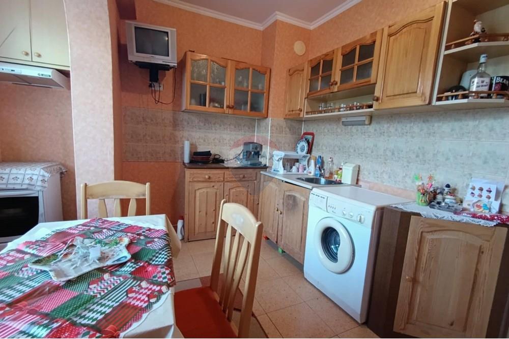 Апартамент - За продажба - гр. Добрич, Област Добрич, България - bf86815a-9d40-4e3d-a293-0d3615fb8e4d.jpeg - Кухня - 360301017-92