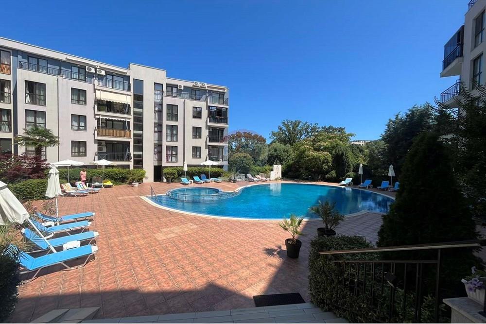 Апартамент - За продажба - к.к. Златни пясъци, Област Варна, България - басейн 2.jpg - Тераса - 360321028-141