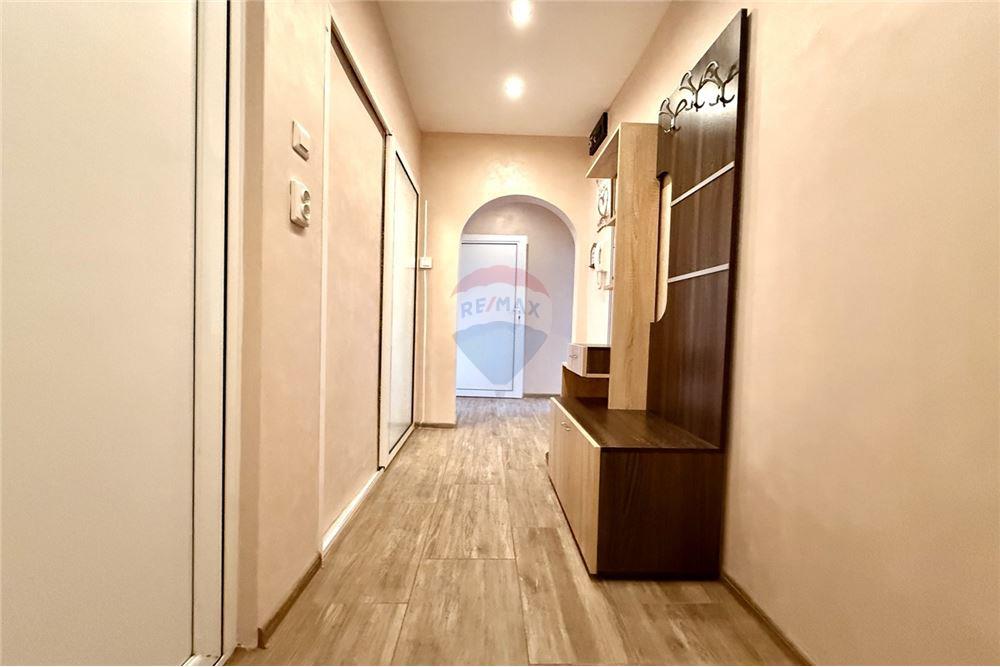 Апартамент - За продажба - гр. Варна, Област Варна, България - Просторен Г – образен коридор - Коридор - 360321025-274