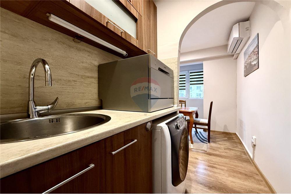 Апартамент - За продажба - гр. Варна, Област Варна, България - Просторен Г – образен коридор - Коридор - 360321025-274