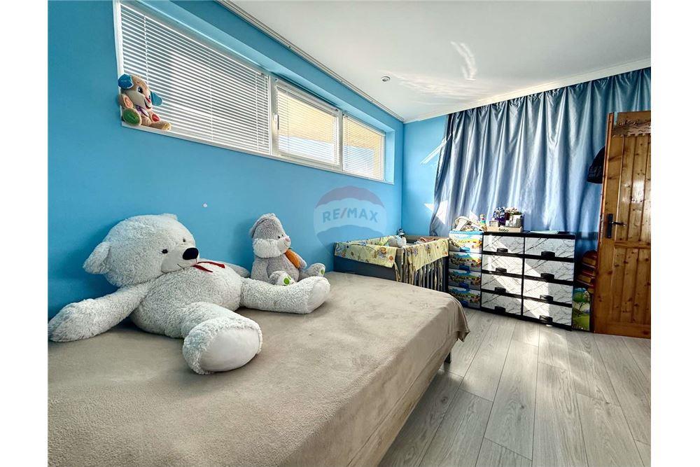 Condo/Apartment - For Sale - гр. Балчик, Област Добрич, Болгария - Първа спалня с баня и тоалетна в едно помещение към нея - Bedroom - 360321025-229