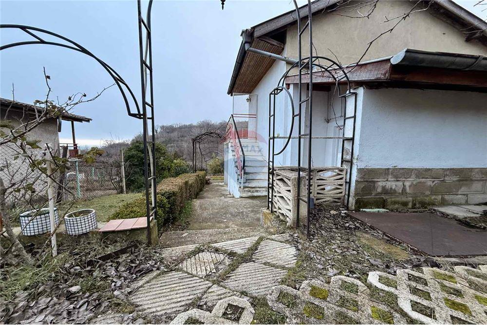 Вила - За продажба - гр. Варна, Област Варна, България - Озеленен, терасиран и аранжиран двор - Двор - 360321025-286