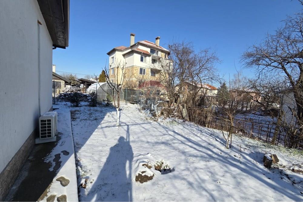 Селска къща - Под наем - с. Кичево, Област Варна, България - 11.jpg - Вътрешен двор - 360511018-37