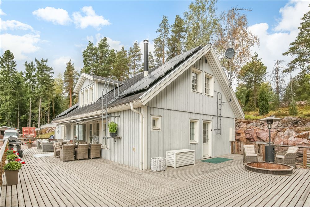 Residential - House - Siuntio, Finland - FI - 41088001-4 , RE/MAX Global -  Real Estate Including Residential and Commercial Real Estate | RE/MAX, LLC.