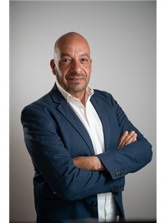 Carlos Savelli - RE/MAX Solutions
