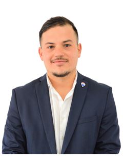 Maximiliano Vega - RE/MAX Actitud