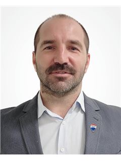 Nicolás Medina Kelly - RE/MAX Life